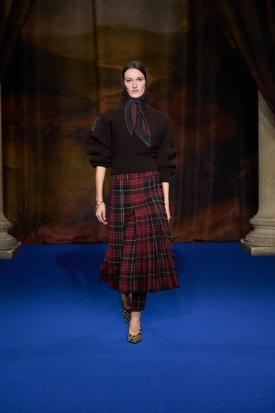 Look 9